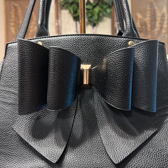 Crossi Like NEW Elegant Bow Black Classic Park Bow Leather Satchel Hand Purse - Picture 5 of 15